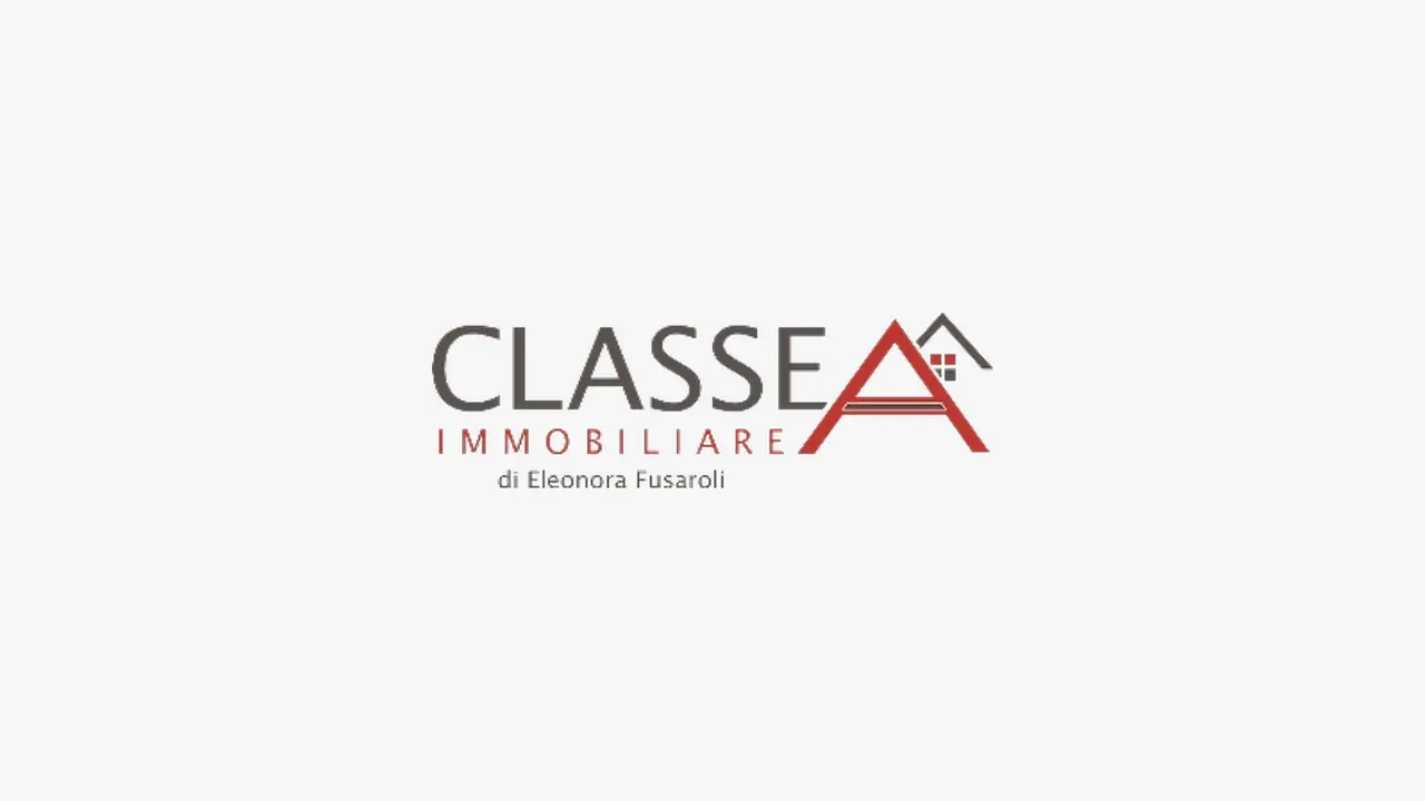 Le logo de Classe A Immobiliare sur fond gris clair