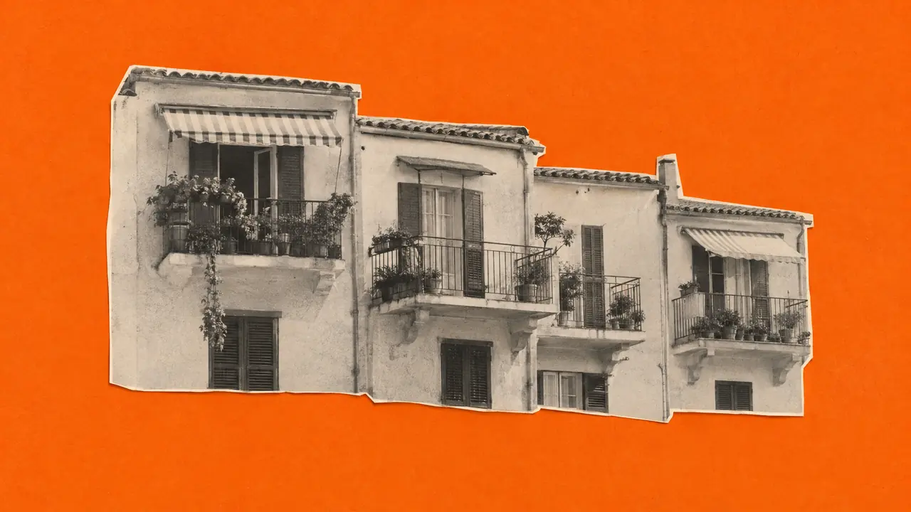 Collage de una foto de revista antigua de una hilera de balcones mediterráneos con papel naranja