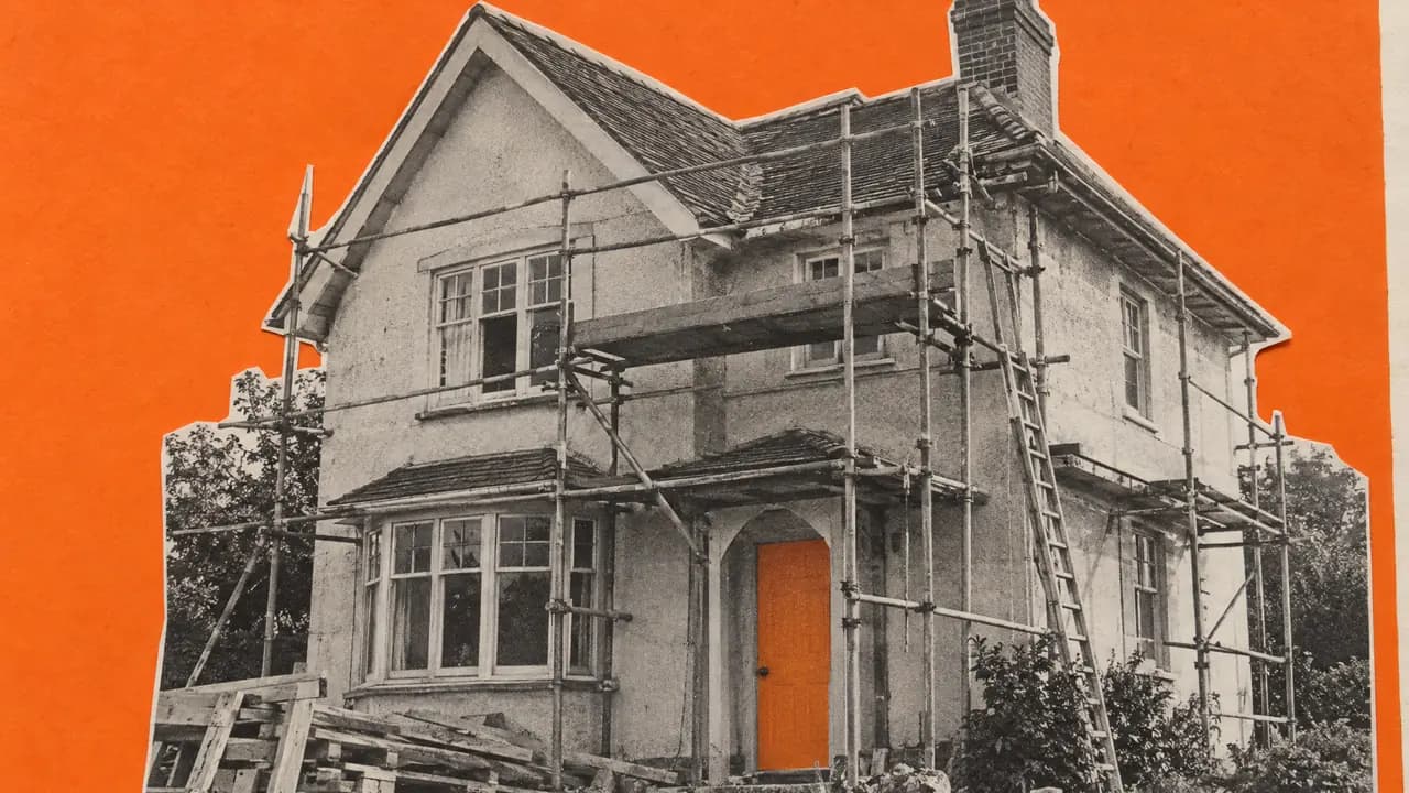 Collage en blanco y negro de una casa vieja en obras con andamios y la puerta de papel naranja