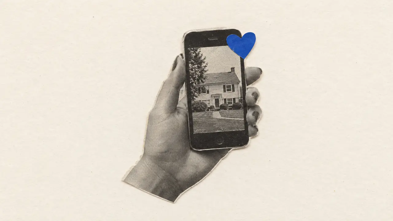 Collage d'une main tenant un téléphone qui affiche une maison, avec un petit cœur en papier bleu cobalt sur l'écran