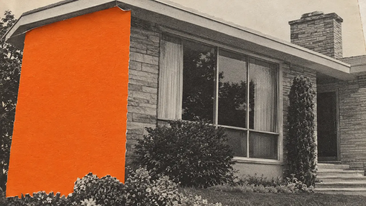 Collage en blanco y negro de una fachada con un tramo de pared cubierto de papel naranja como pintura nueva