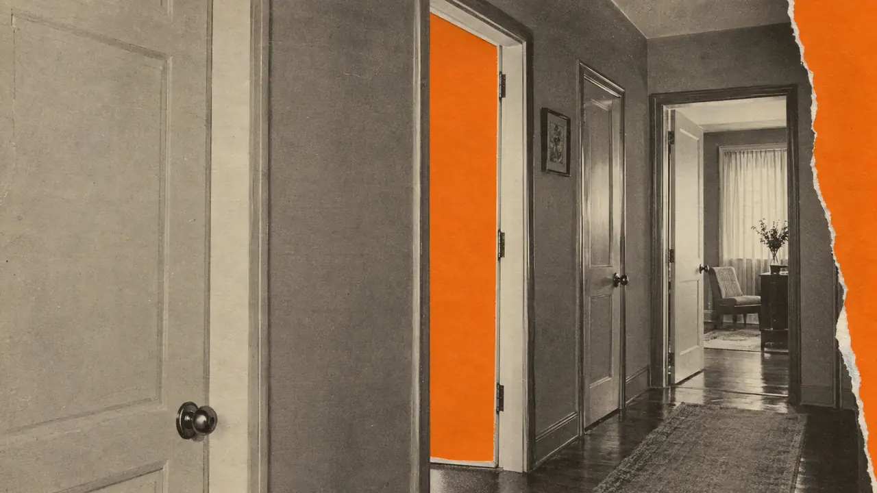 Collage en blanco y negro de un pasillo con varias puertas, una de ellas abierta con papel naranja