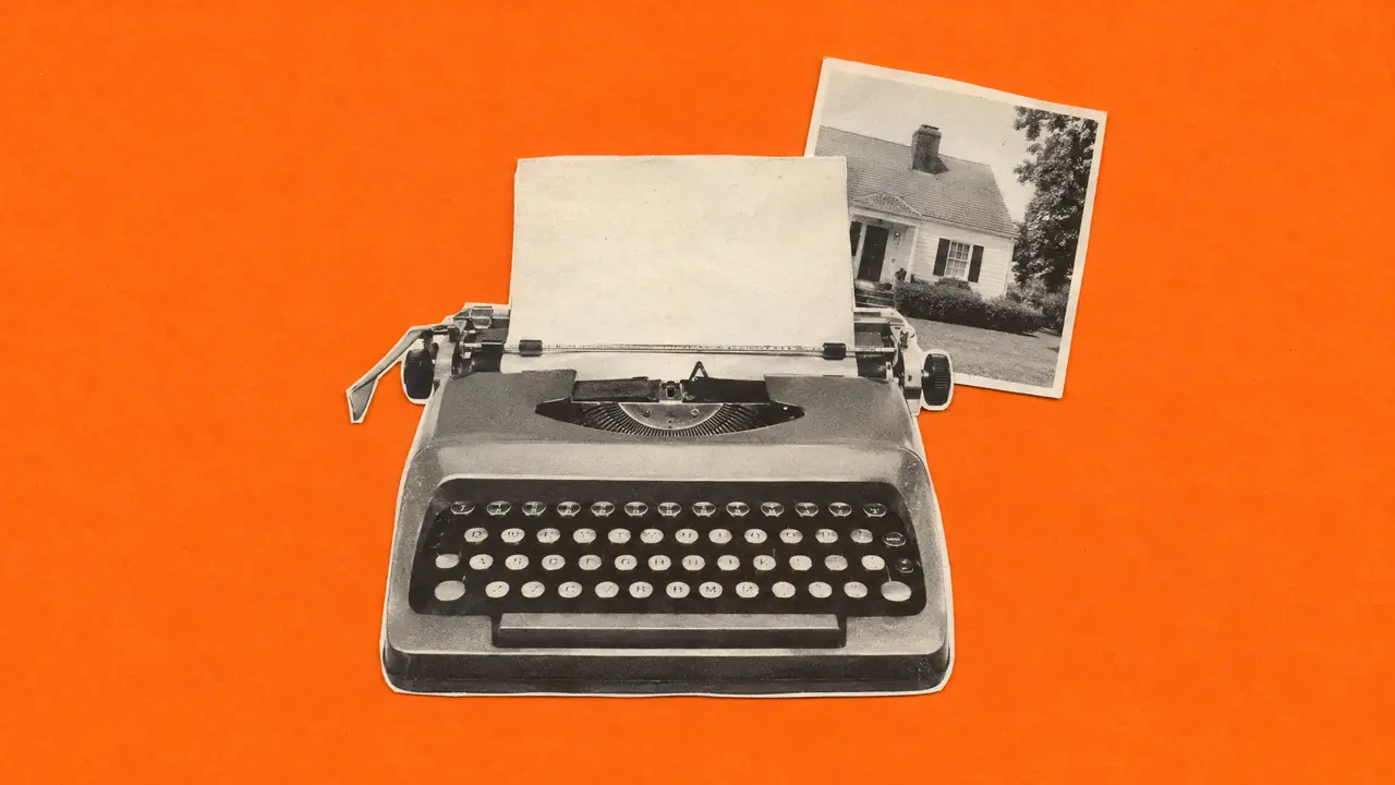 Collage antiguo de una máquina de escribir con la foto de una casita tras el papel, con papel naranja