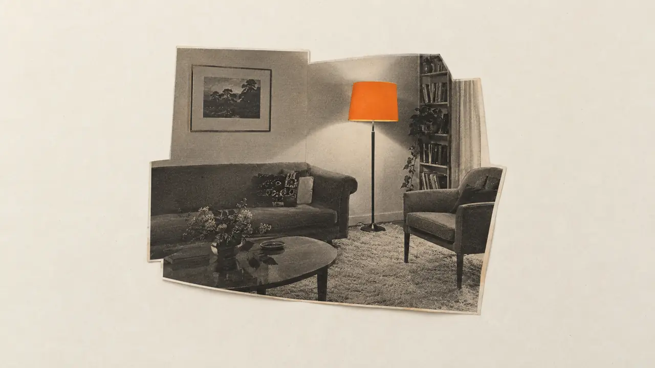 Collage de una foto antigua de una sala iluminada por una lámpara de pie, con la pantalla de papel naranja