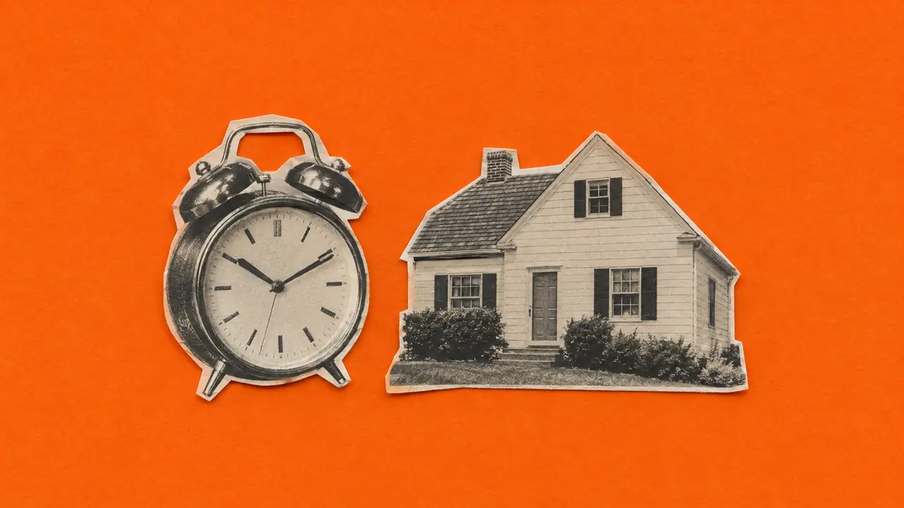 Collage de una foto de revista antigua de un despertador junto a una casita, con papel naranja