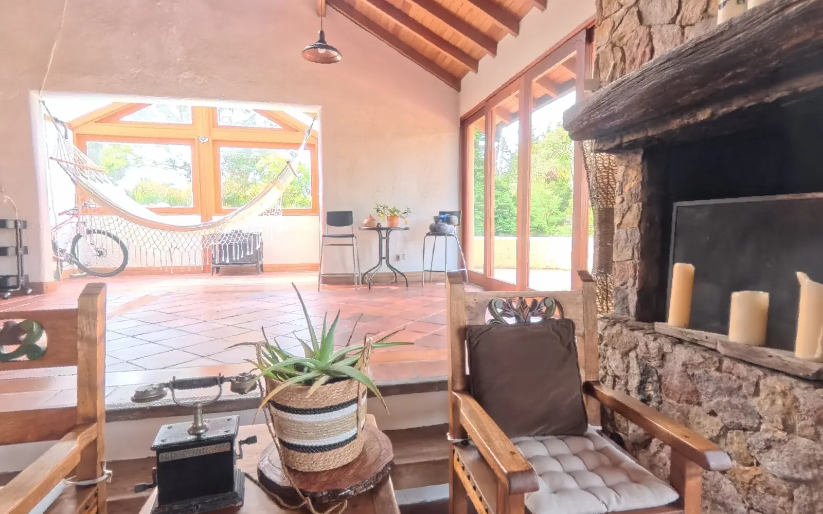 Sala de um sítio, de um tour virtual 360° feito com a Pedra