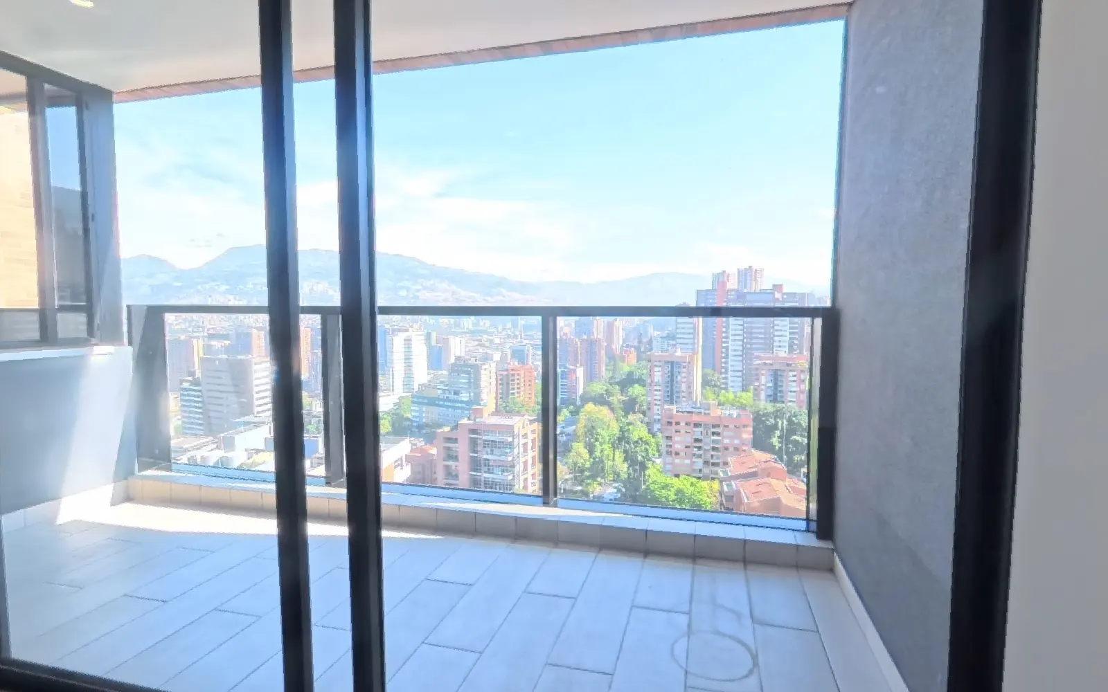 Sala de uma cobertura, de um tour virtual 360° feito com a Pedra