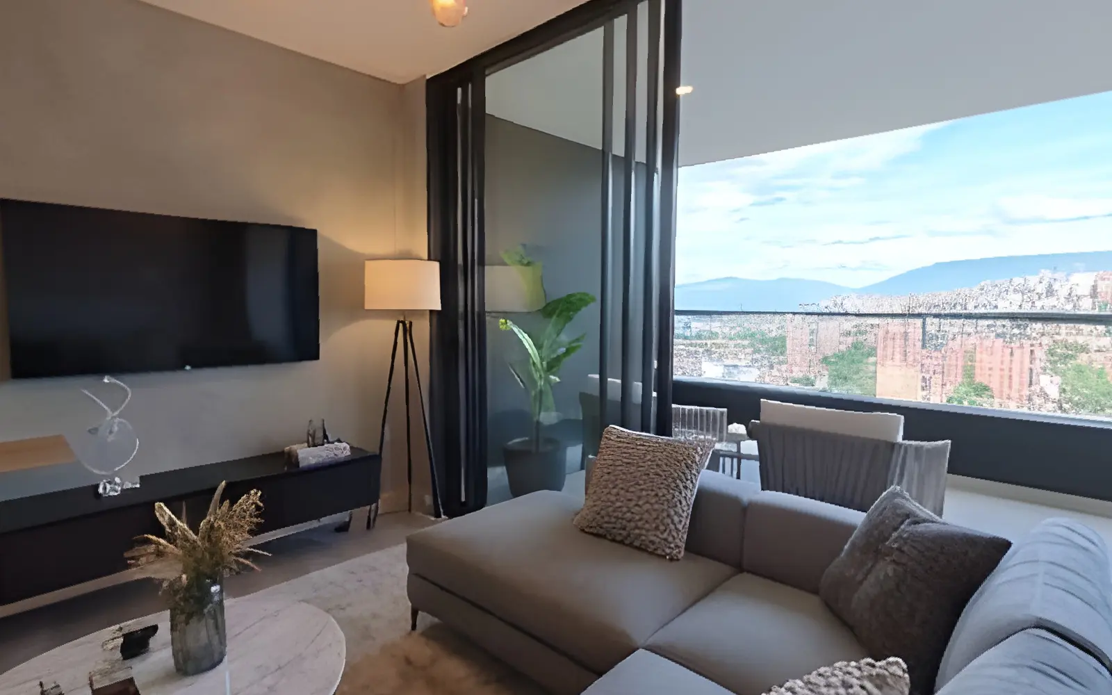Sala mobiliada com IA dentro de um tour virtual 360° da Pedra