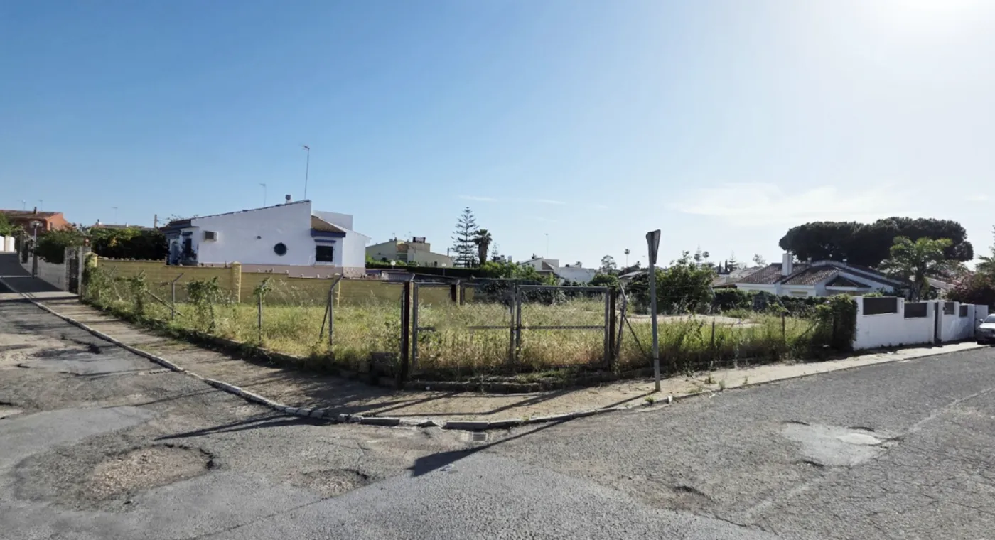 Photo of the vacant lot before construction