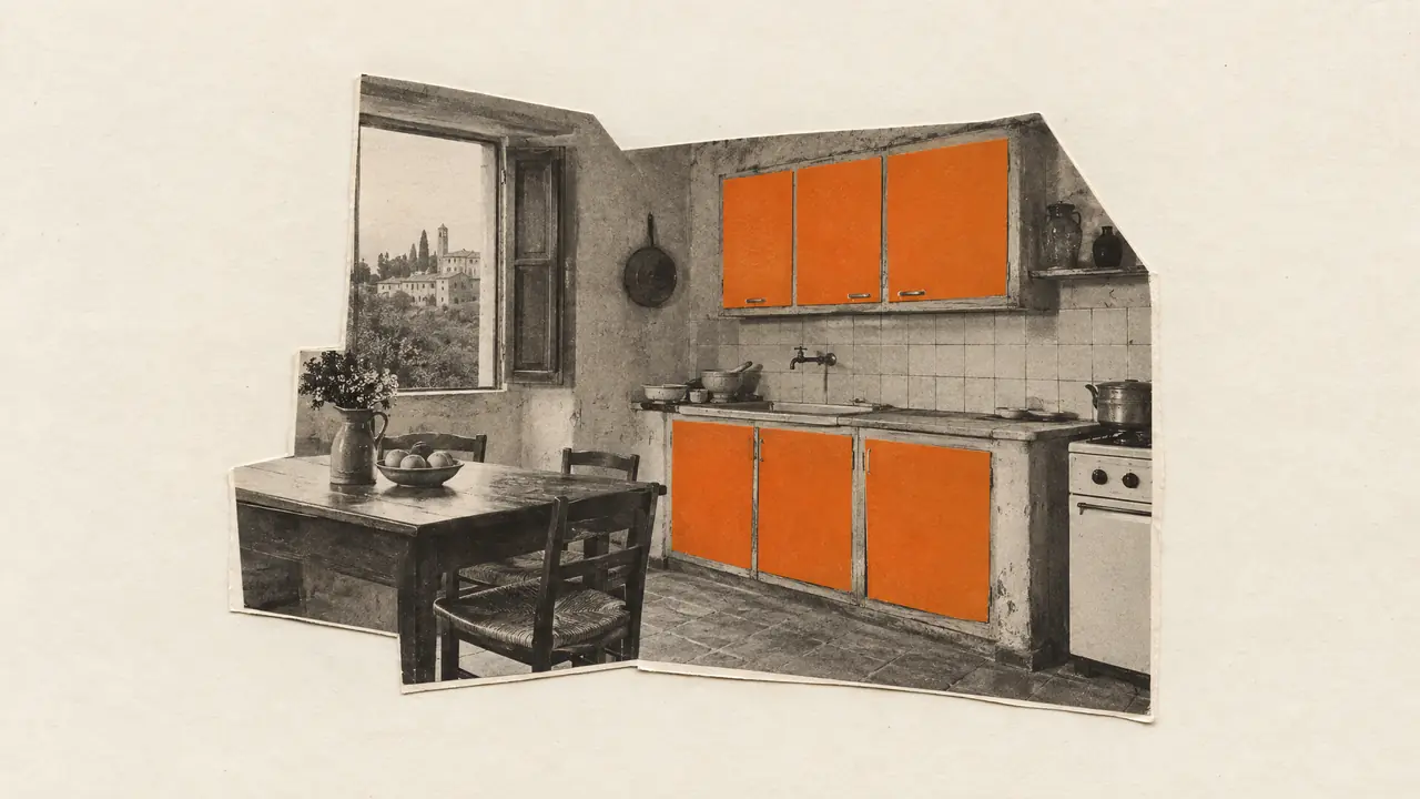 Collage di una vecchia foto di una cucina italiana consumata, con le ante dei mobili in carta arancione