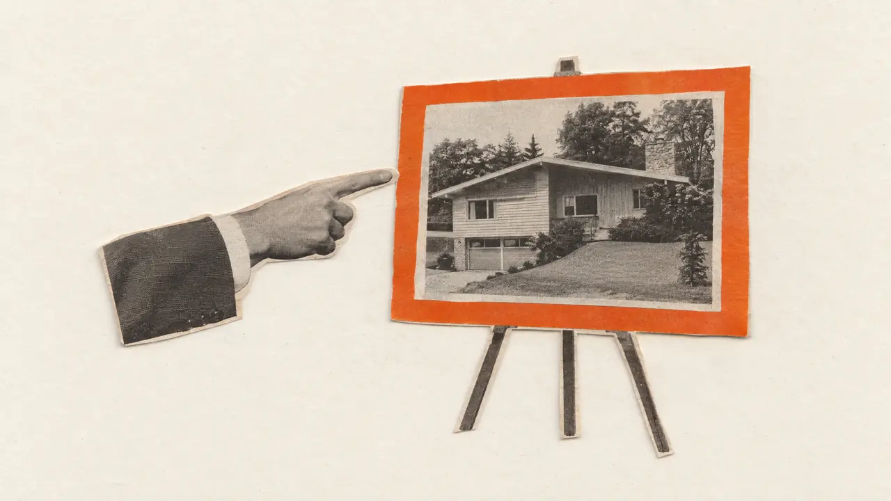 Collage de una foto antigua de una mano señalando una casa en un caballete con marco de papel naranja