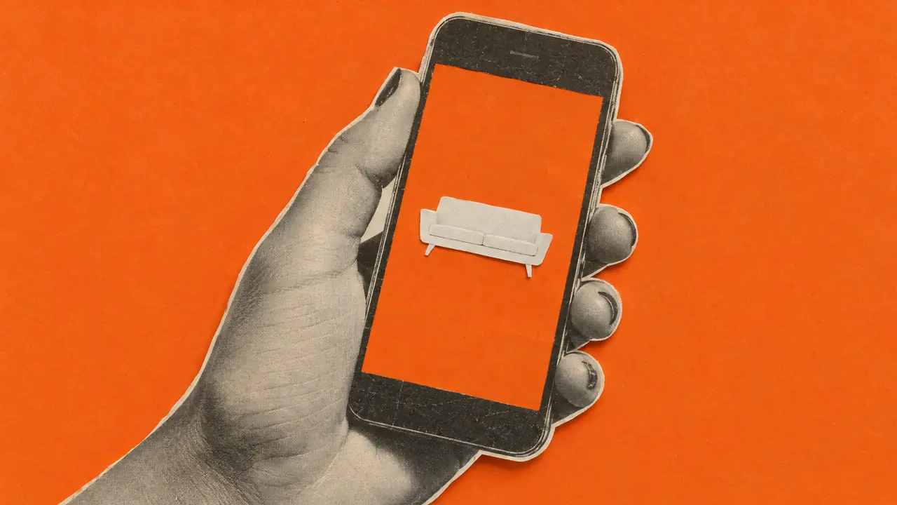 Collage di una mano con un telefono dallo schermo in carta arancione e la sagoma bianca di un divano