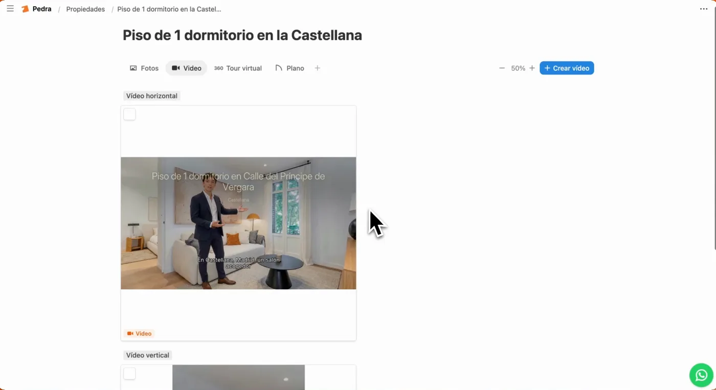 Los vídeos horizontal y vertical terminados, con el presentador con IA en el inmueble