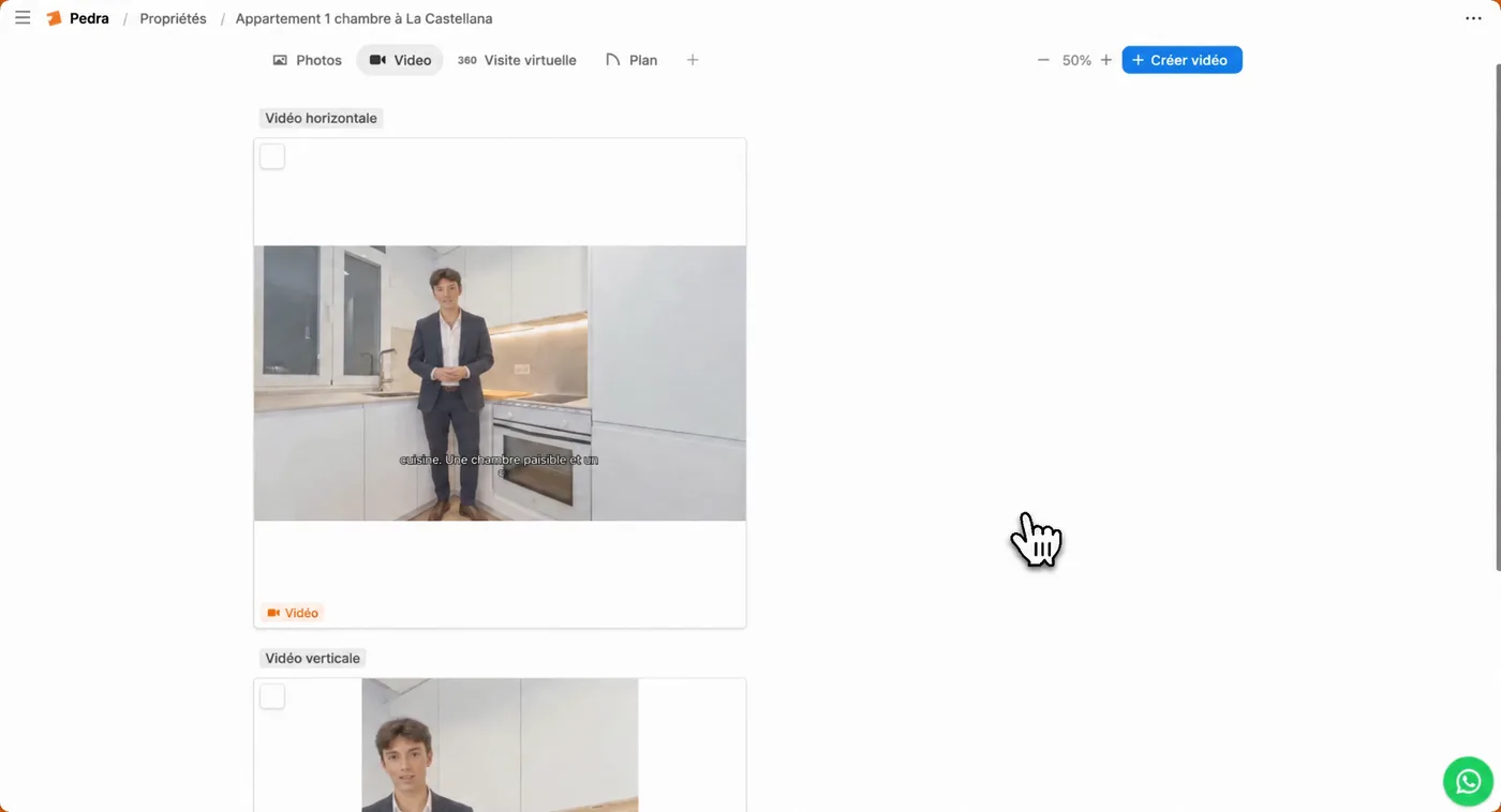 Les vidéos horizontale et verticale terminées, avec le présentateur IA dans le salon