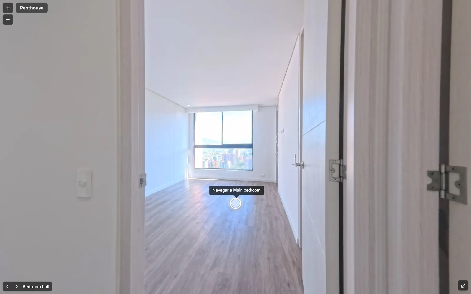 Un punto de navegación en la puerta del dormitorio principal