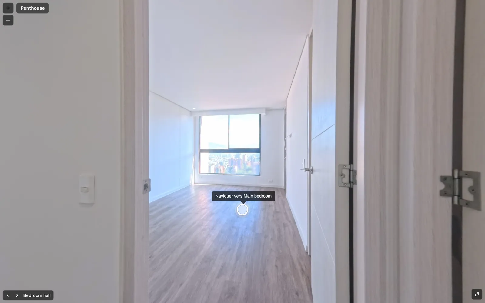 Un point de navigation dans l'encadrement de la porte de la chambre principale