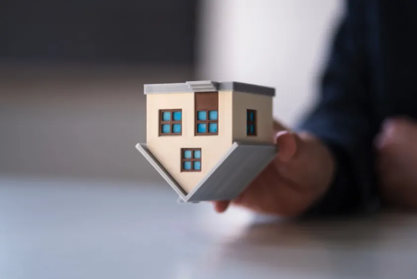 Escenificación virtual del hogar en una propiedad de nueva construcción ya amueblada
