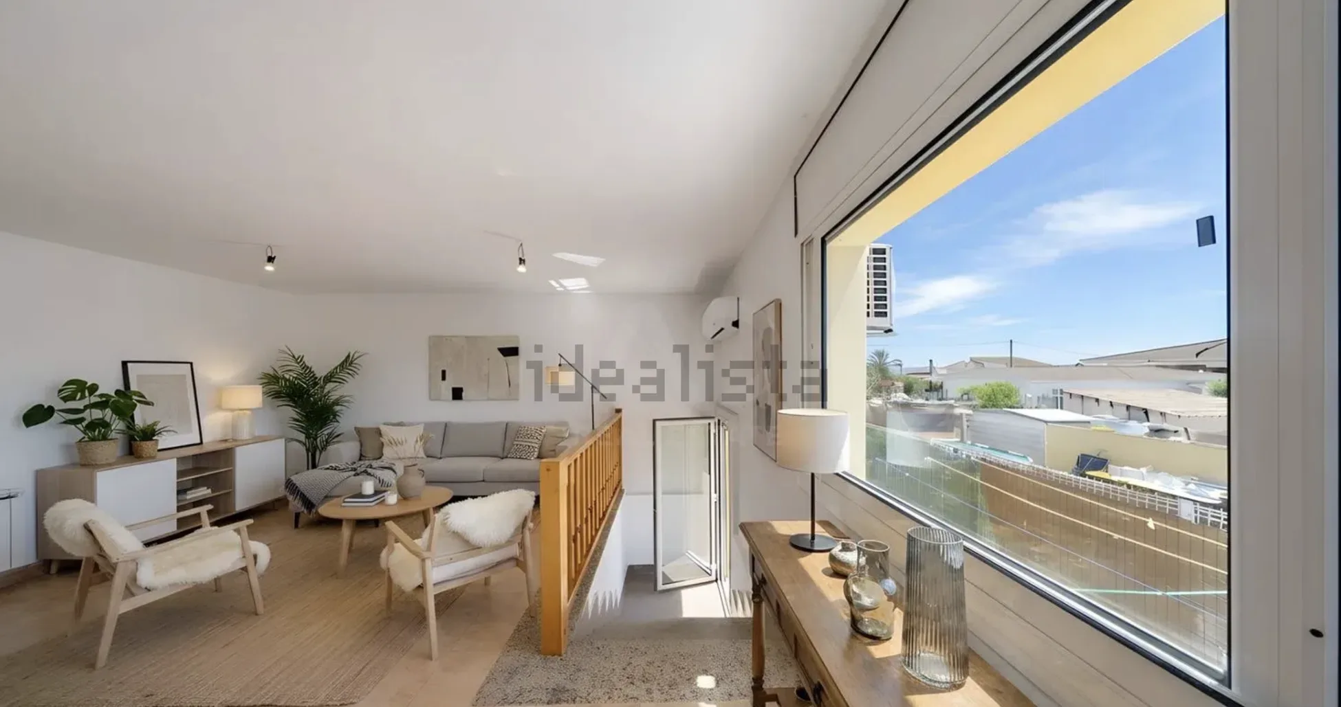 Depois - A mesma sala mobilada com home staging virtual de IA