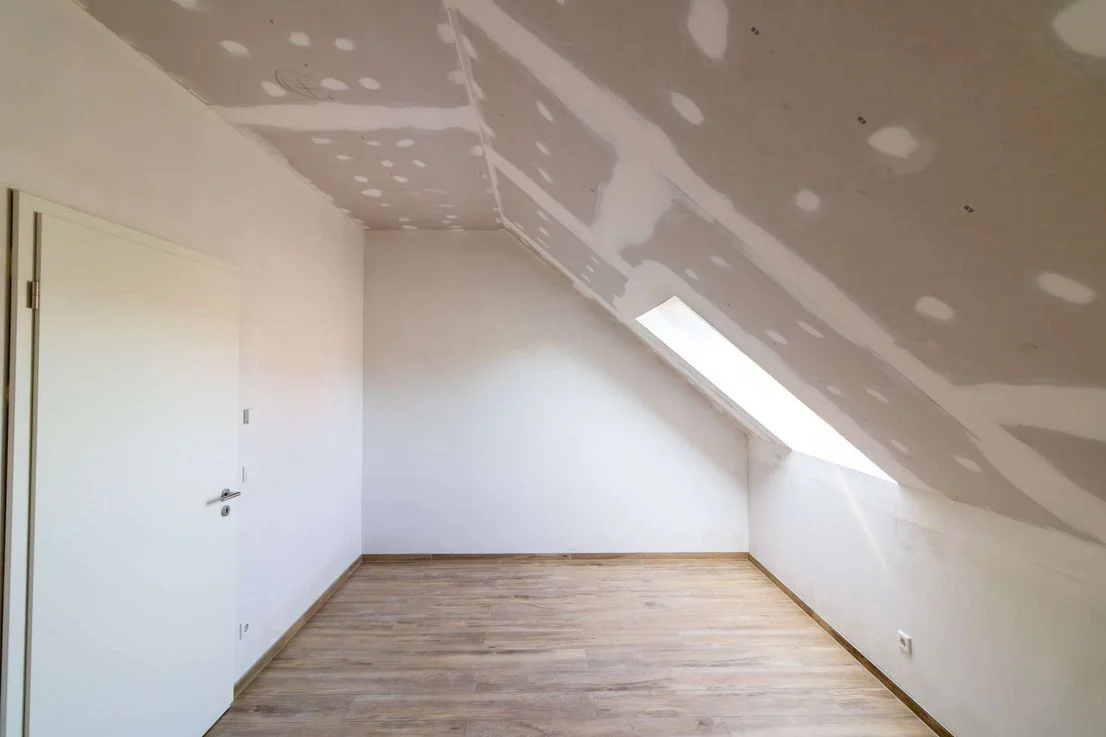Antes de la puesta en escena virtual - espacio de construcción de dormitorio vacío