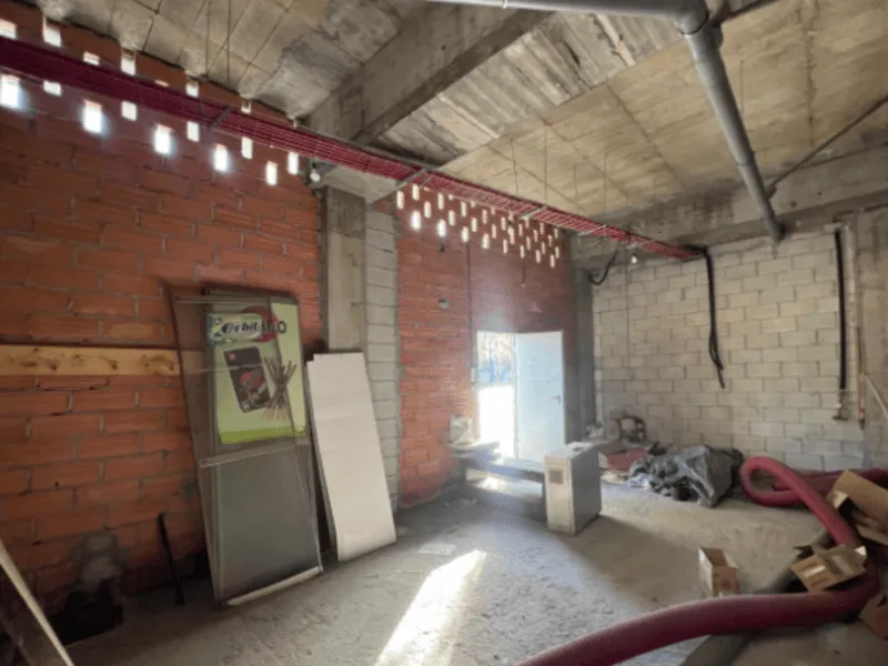 Spazio commerciale prima del rendering